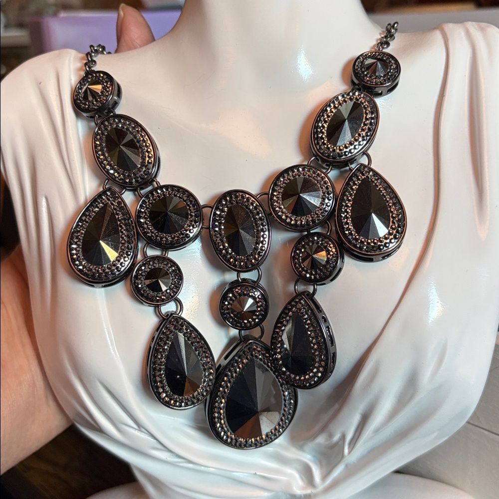 Vintage-Dark Metal Setting with Black Faceted Stones & Crystals Necklace - Picture 2 of 3